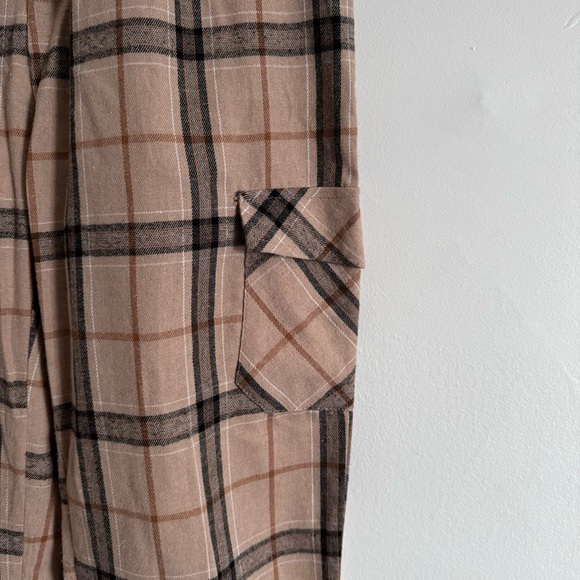 Burberry-patterned High-waisted Cargo Pants - Picture 4 of 4